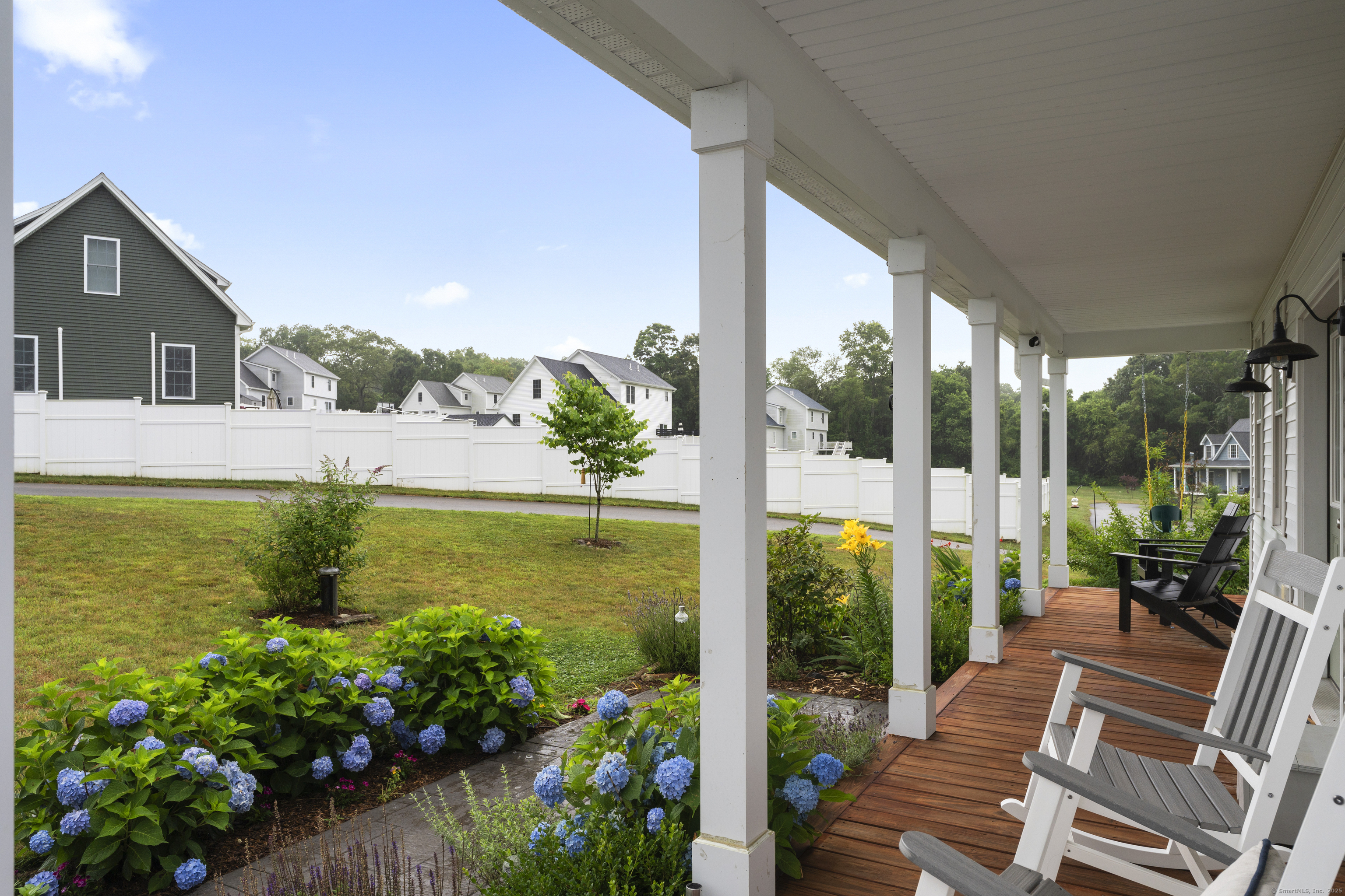Property Photo:  25 Quakertown Meadow  CT 06339 