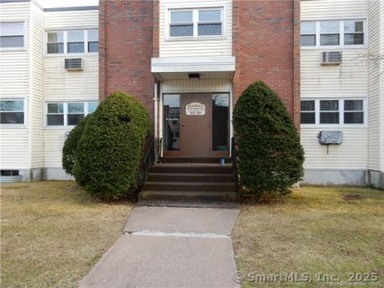 Property Photo: 36 Thompson Road Apt B CT 06040
