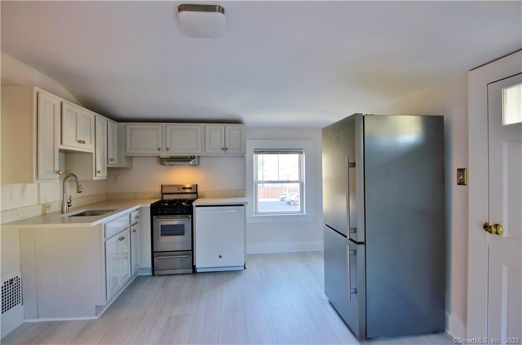 Property Photo:  11 Dolsen Place 2nd F  CT 06901 