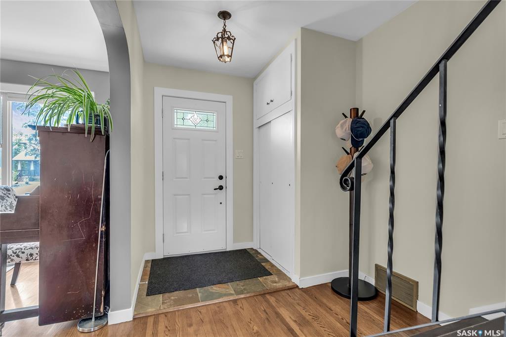 Property Photo: 2525 Lansdowne Avenue SK S7J 1H3