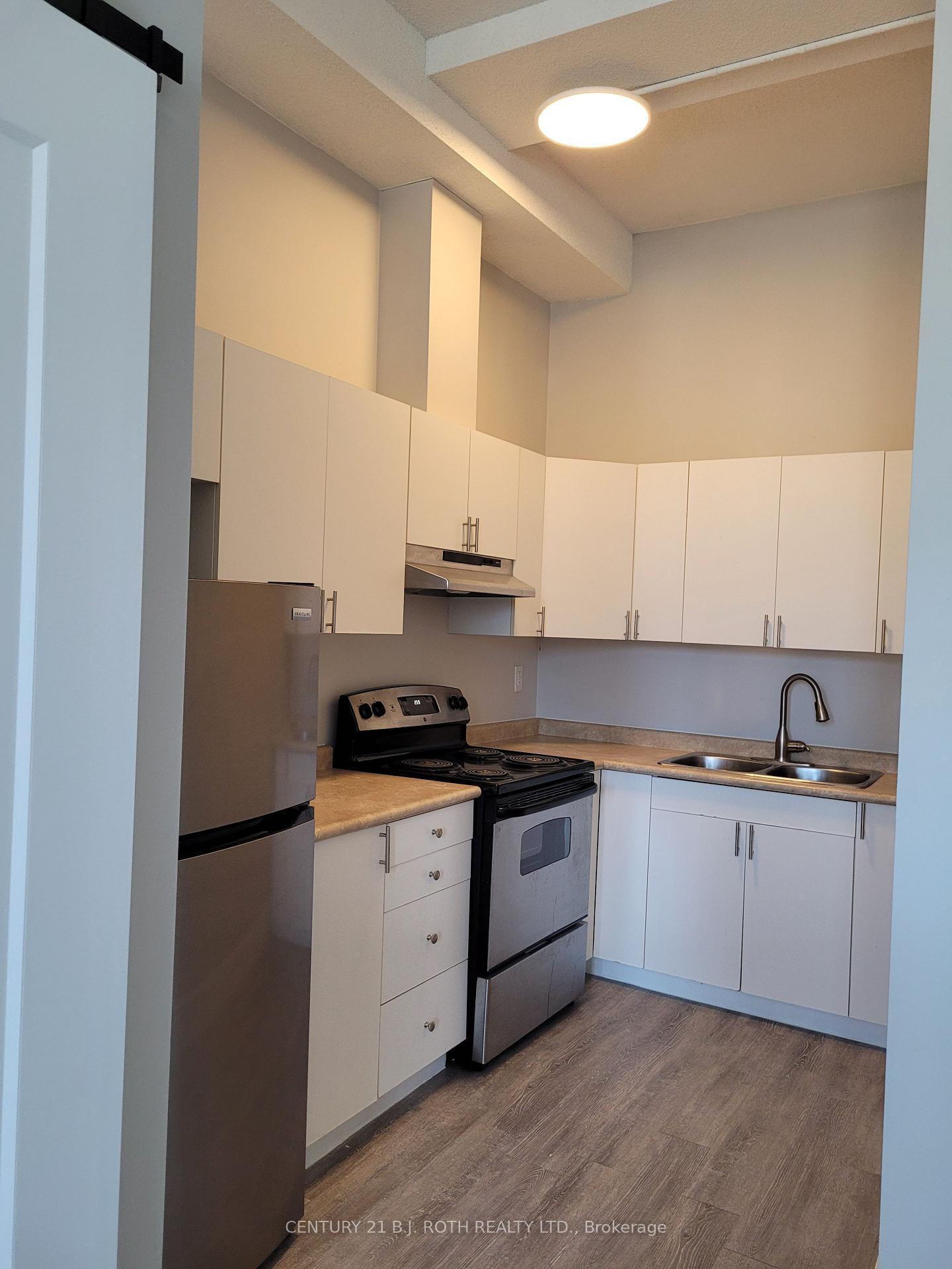 Property Photo: 19 Dunlop Street W 201 ON L4N 1A1