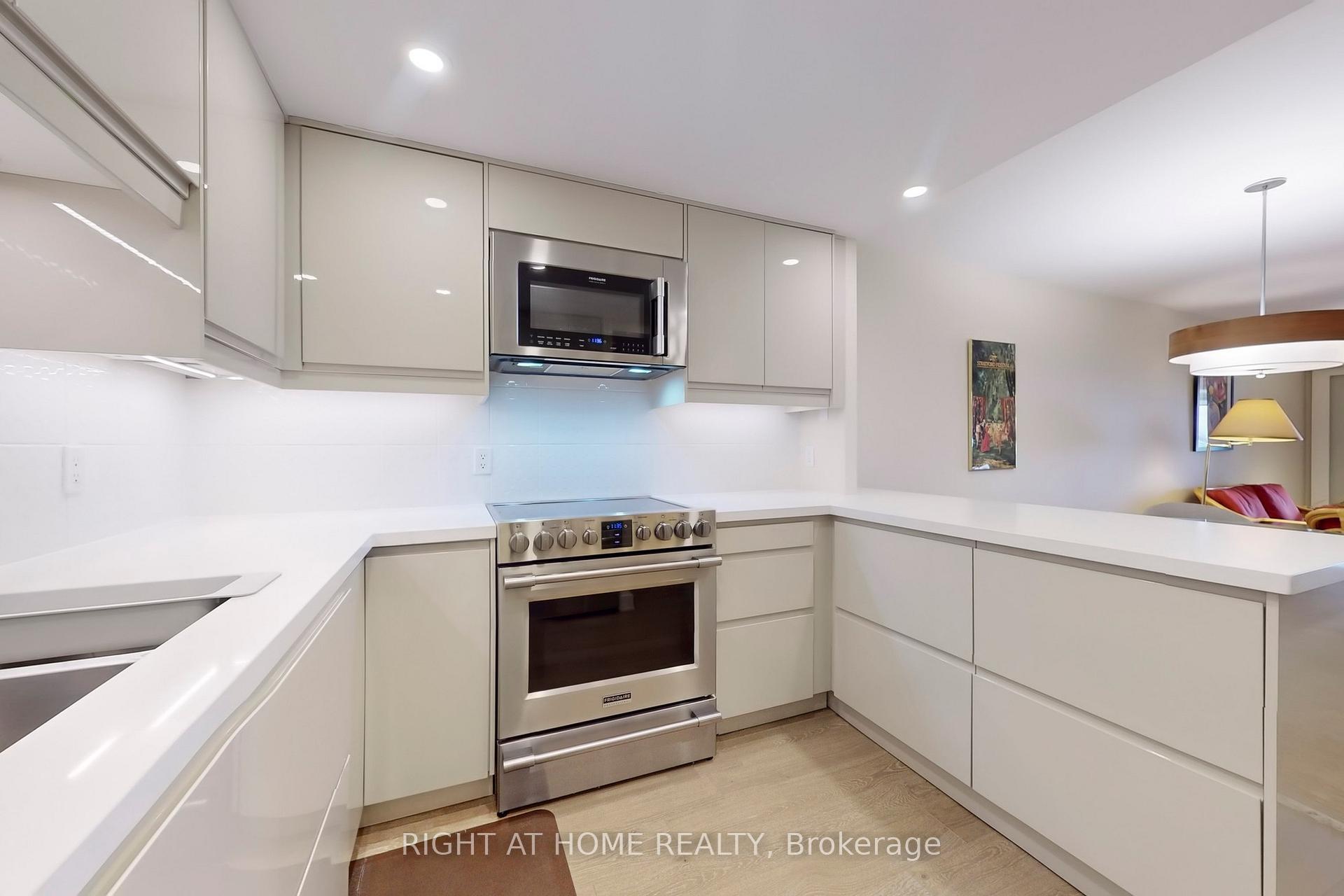 Property Photo:  25 The Esplanade N/A 2316  ON M5E 1W5 