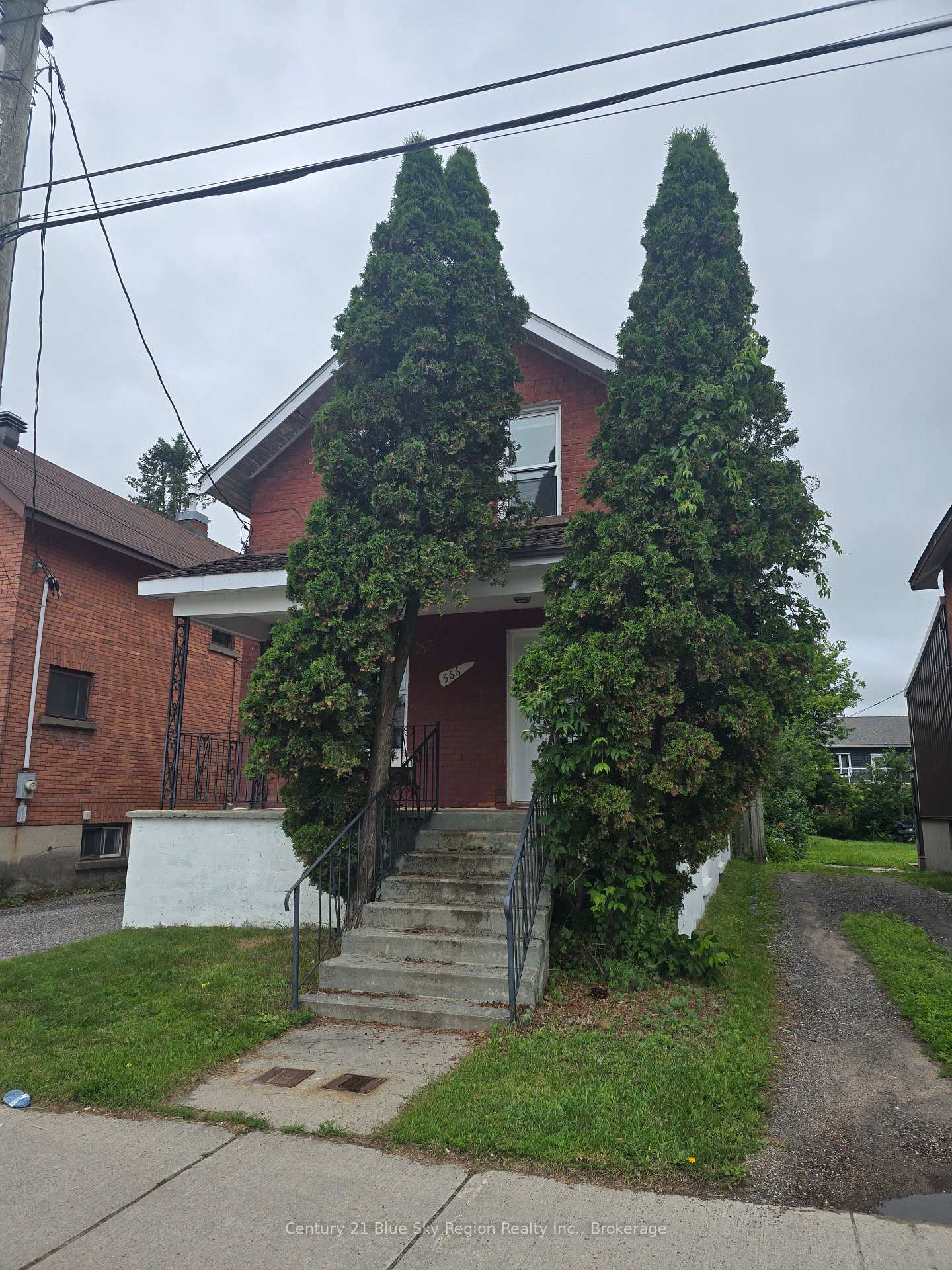Photo de la propriété: 566 Front Street ON P1B 6M7