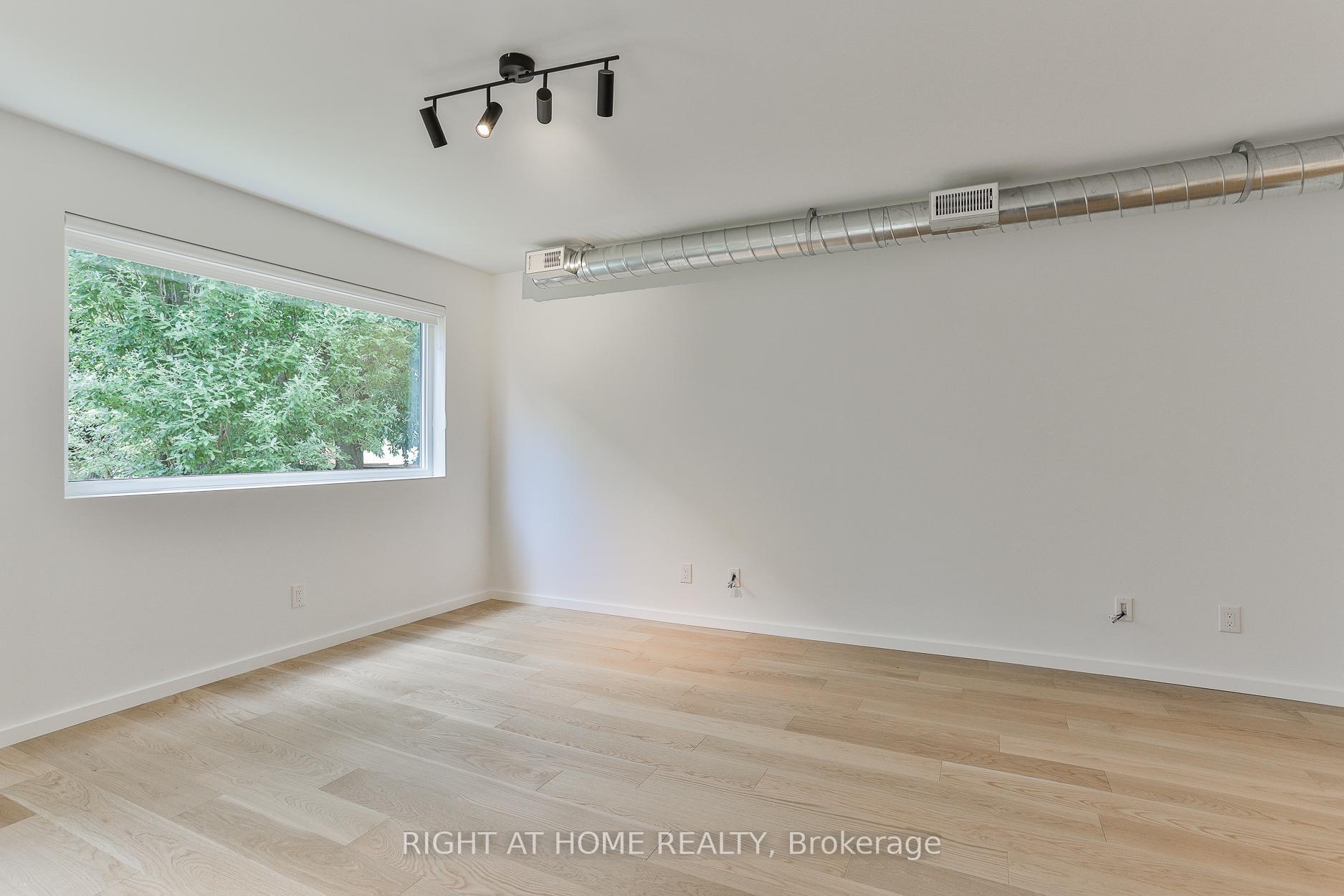 Property Photo: 74 Dovercourt Road 2 ON M6J 3C3