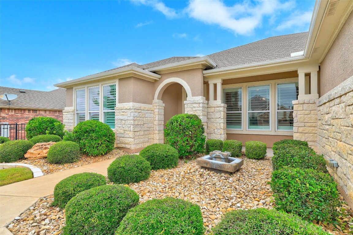 Property Photo: 204 Old Blue Mountain Lane TX 78633