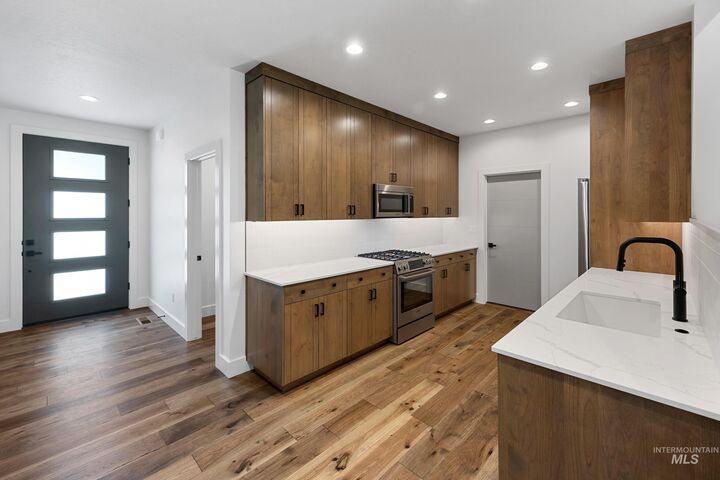 Property Photo: 6504 S Astoria Ave ID 83642