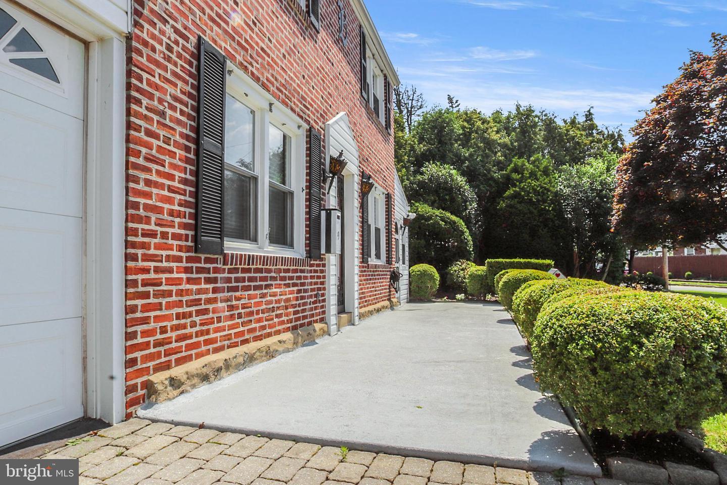 Property Photo: 9 Strathaven Drive PA 19008
