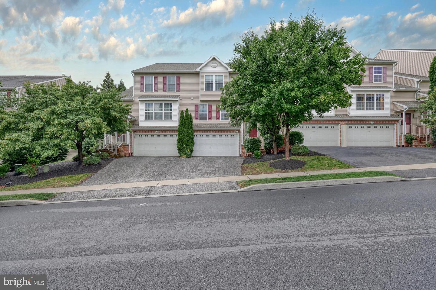Property Photo: 1153 Cross Creek Drive PA 17050