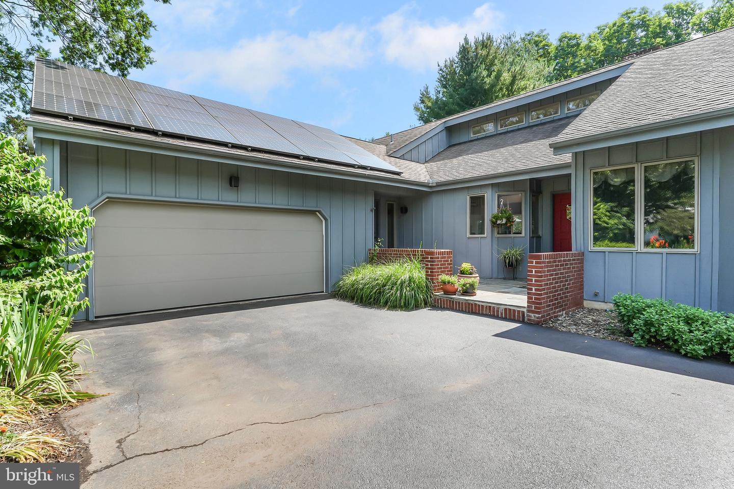 Property Photo: 101 Mill Top Drive PA 19348
