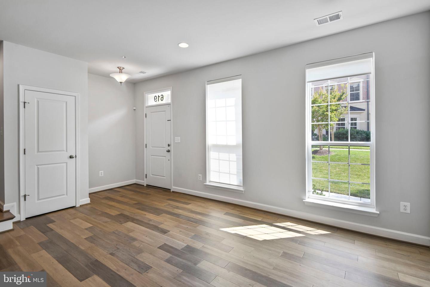 Property Photo: 619 Skiff Way MD 20745