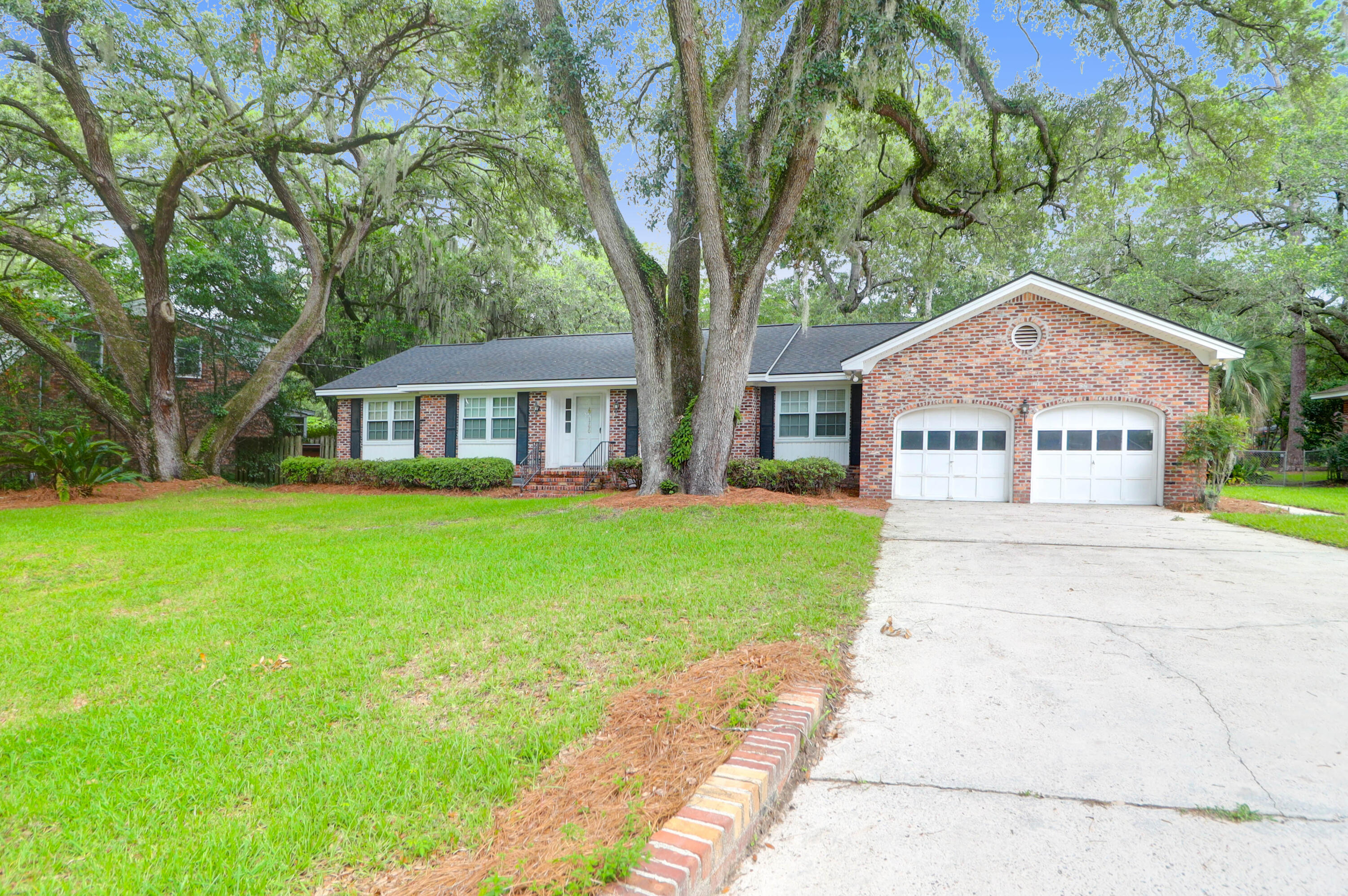 Property Photo: 1790 Balfoure Drive SC 29407