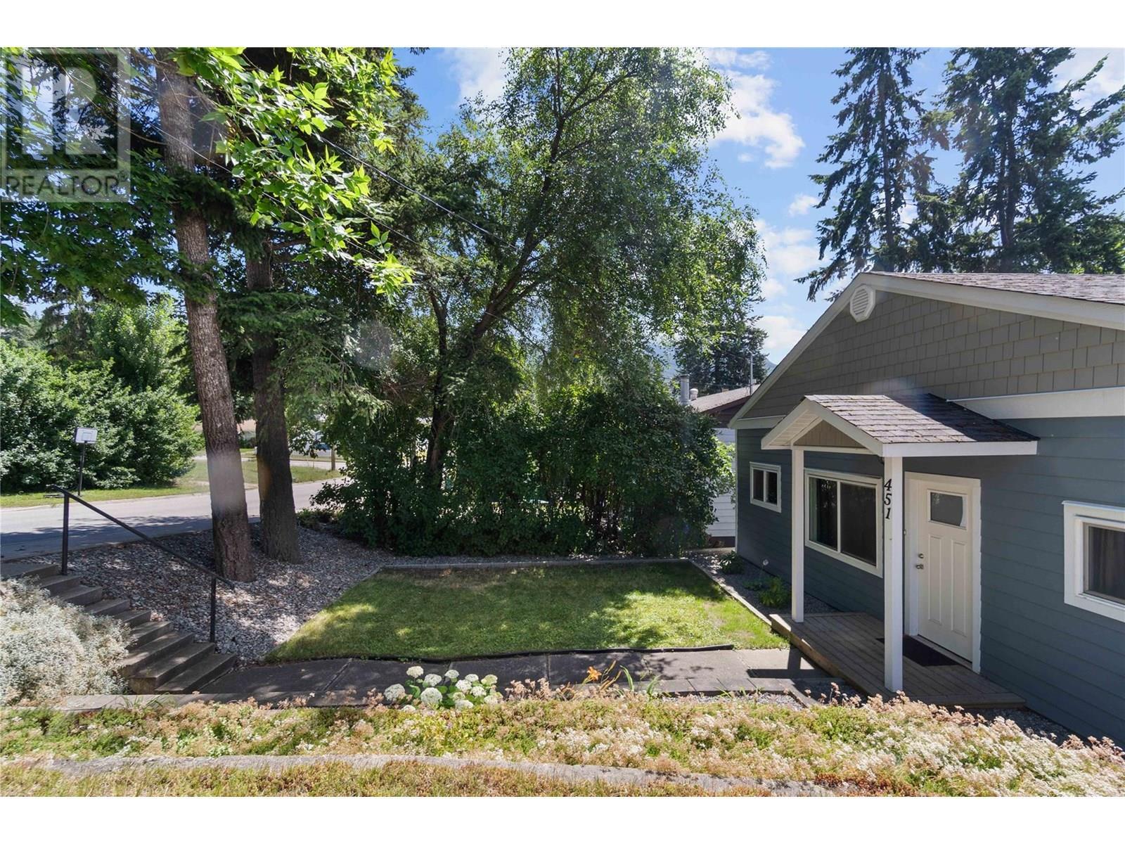 Photo de la propriété: 451 3 Street Southeast BC V1E 4G6