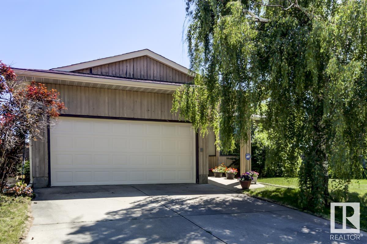 Photo de la propriété: 1907 111A Street NW AB T6J 5L9