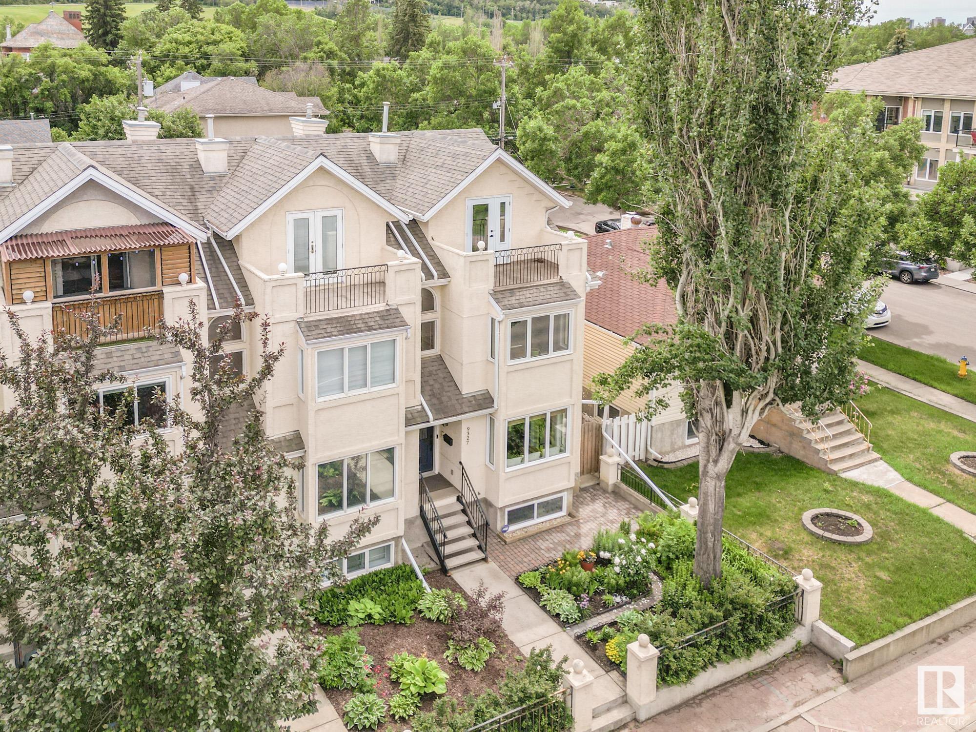 9327 98 Avenue NW  Edmonton AB T6C 2C6 photo