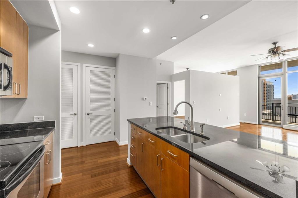Property Photo: 565 Peachtree Street NE 1206 GA 30308