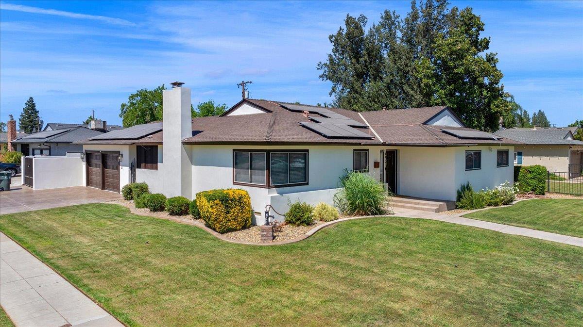 Property Photo:  652 E Portals Avenue  CA 93710 