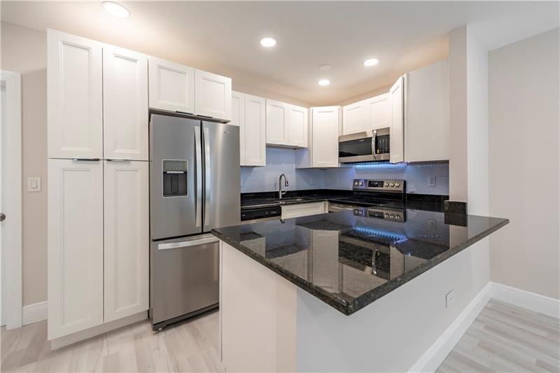 Property Photo: 628 NE 8th Ave #4 FL 33304