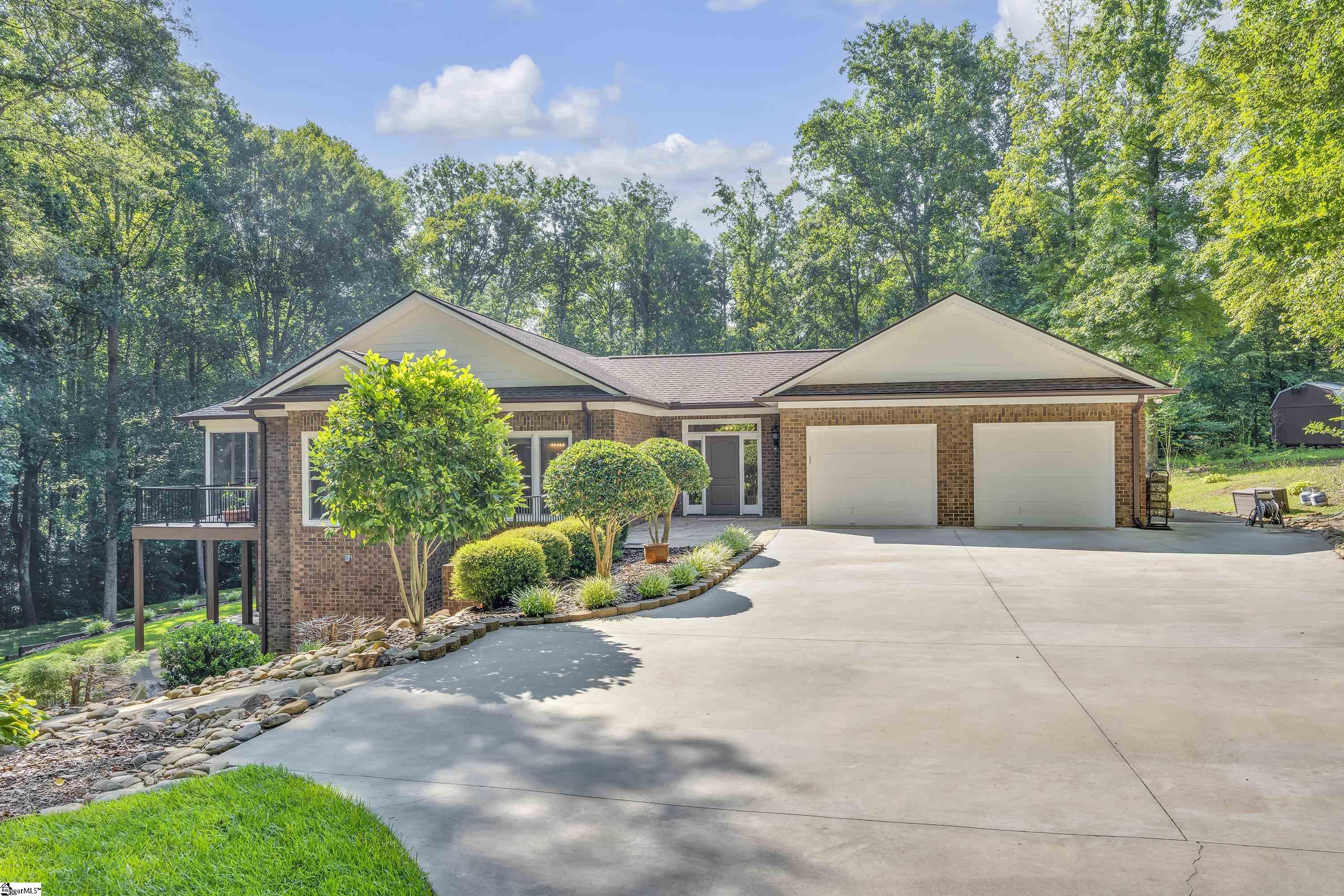 Property Photo: 307 Fairway Drive SC 29671