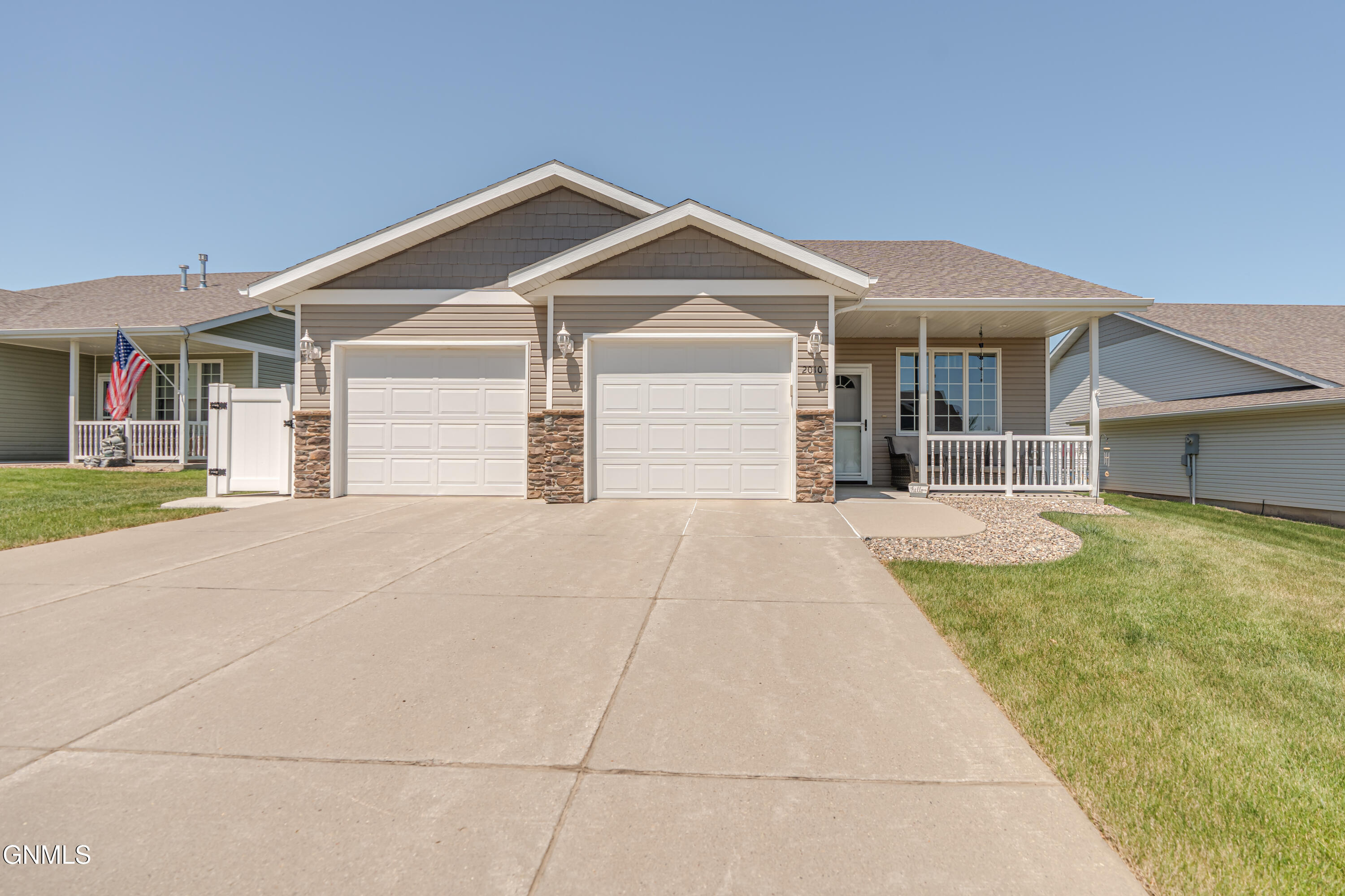2010 Calgary Avenue E  Bismarck ND 58503 photo