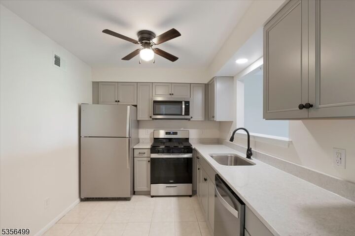Property Photo:  13 Cardinal Ln 13  NJ 07860 