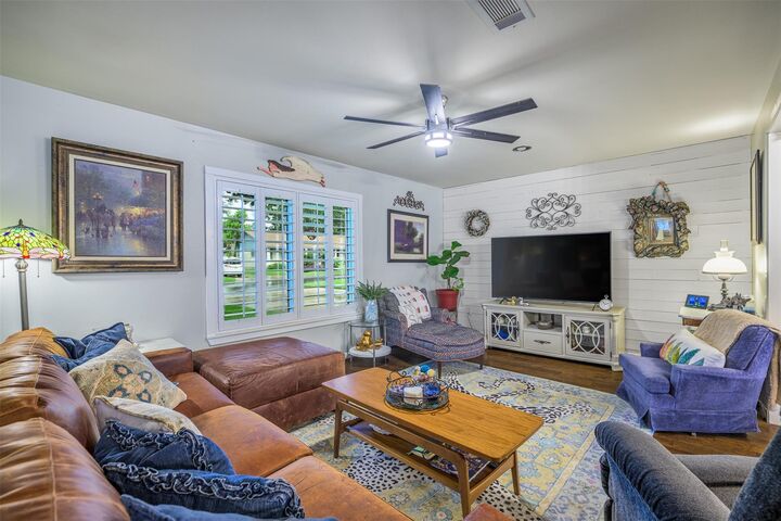 Property Photo:  502 Spinn Street  TX 77833 