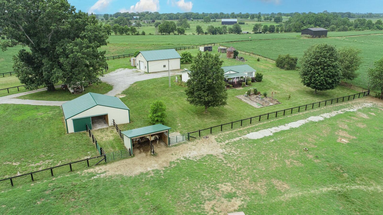 Property Photo:  2451 N Middletown Road  KY 40361 