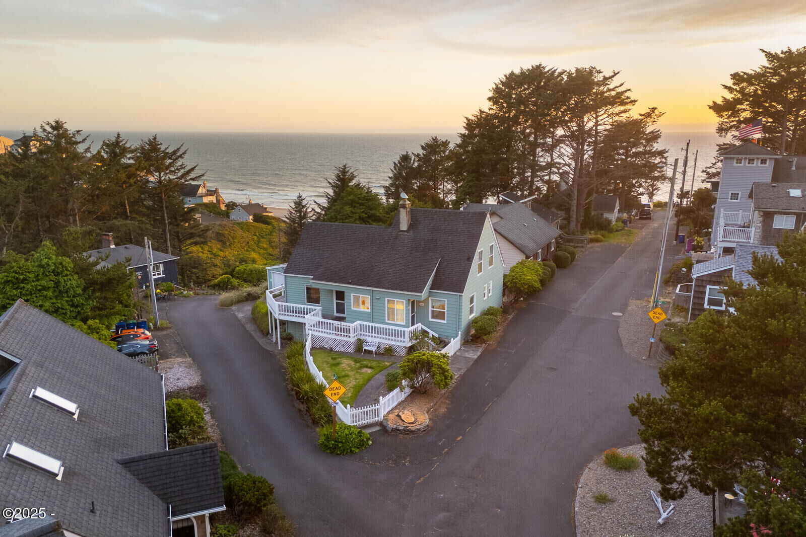 Property Photo: 870 SW 10th Street OR 97367