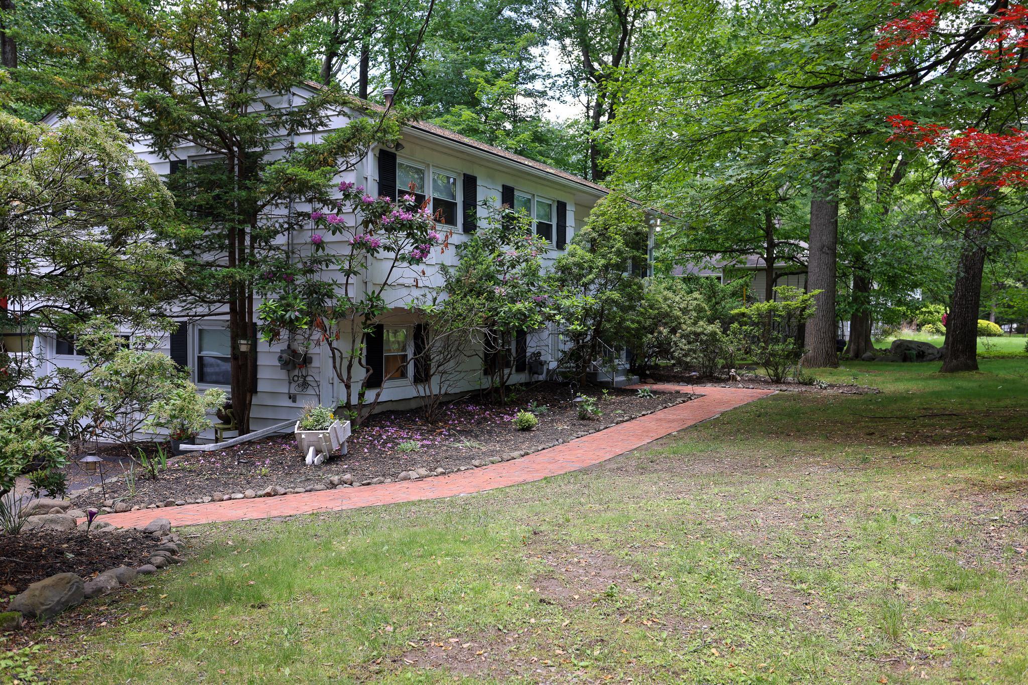 Property Photo: 21 Edgebrook Lane NY 10952