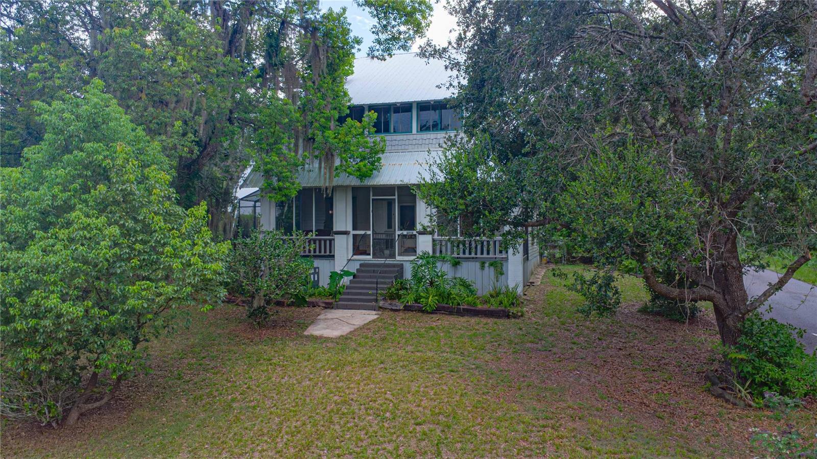 Property Photo: 960 Marion Street FL 32744