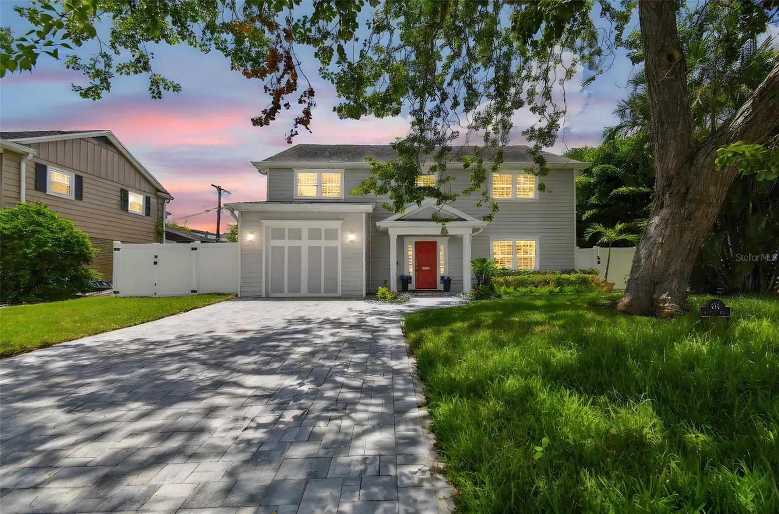 Property Photo: 818 S Davis Boulevard FL 33606