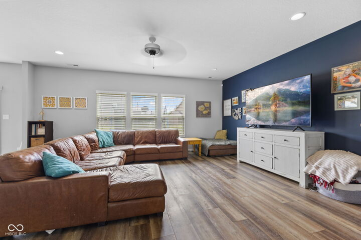Property Photo:  1425 Turkington Court  IN 46143 