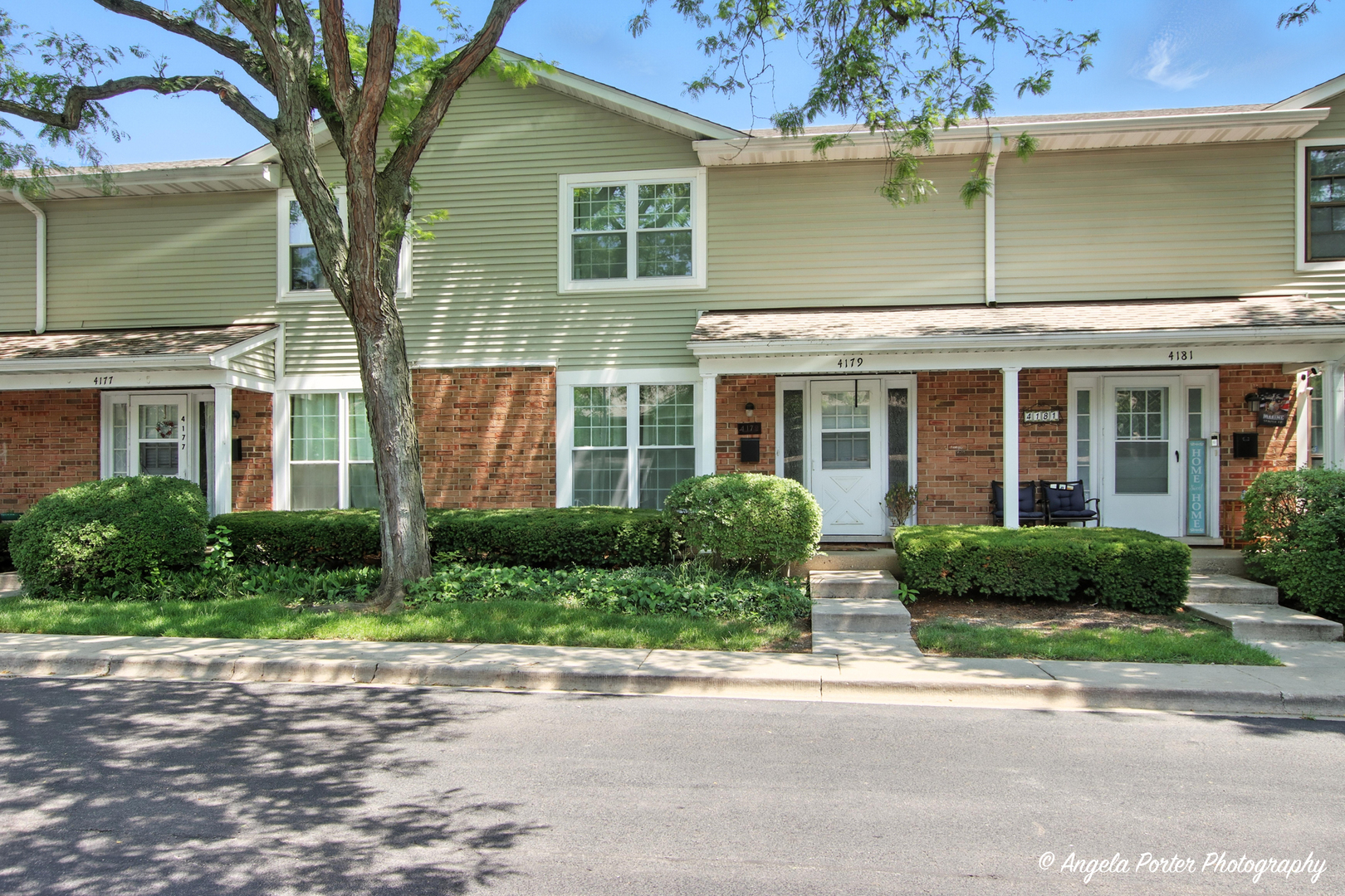 Property Photo: 4179 Brentwood Lane IL 60087