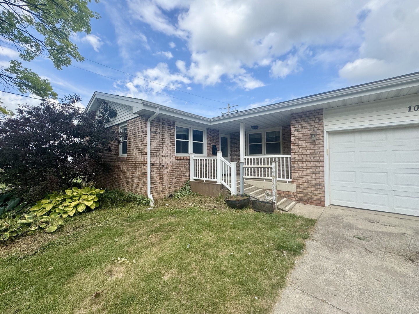 Property Photo:  106 S Buck Street  IL 61752 