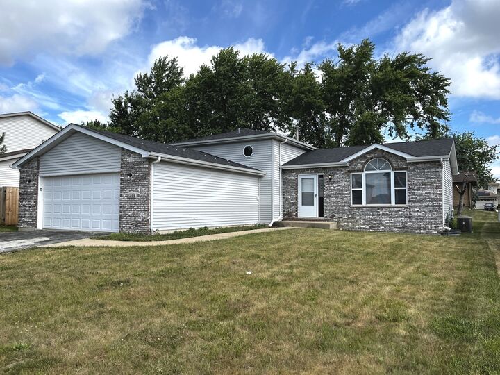 Property Photo:  1244 Harvest Lane  IL 60484 