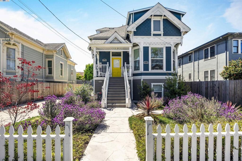 Property Photo:  2060 San Antonio Ave  CA 94501 