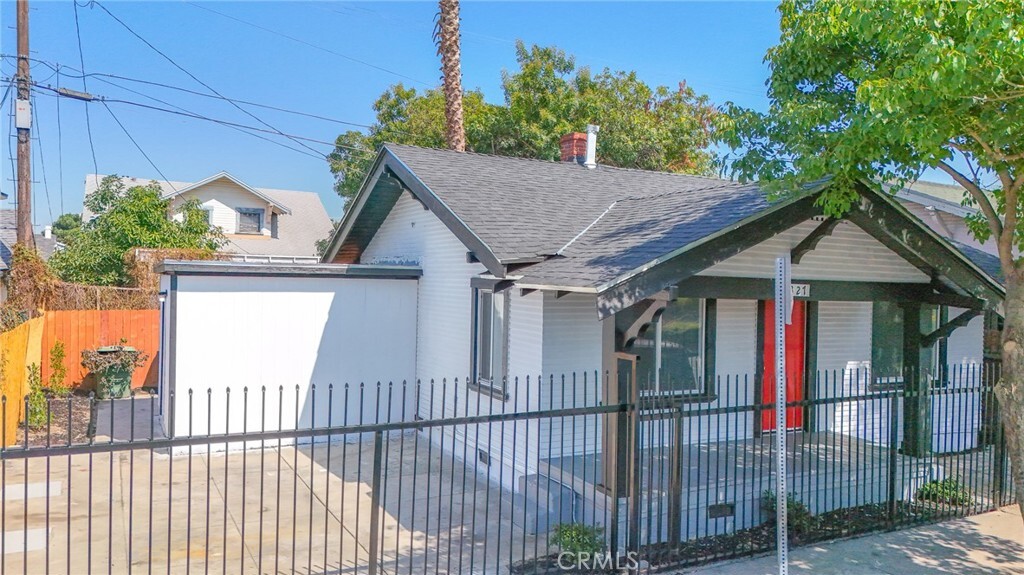 Property Photo: 1327 Exposition Boulevard CA 90018
