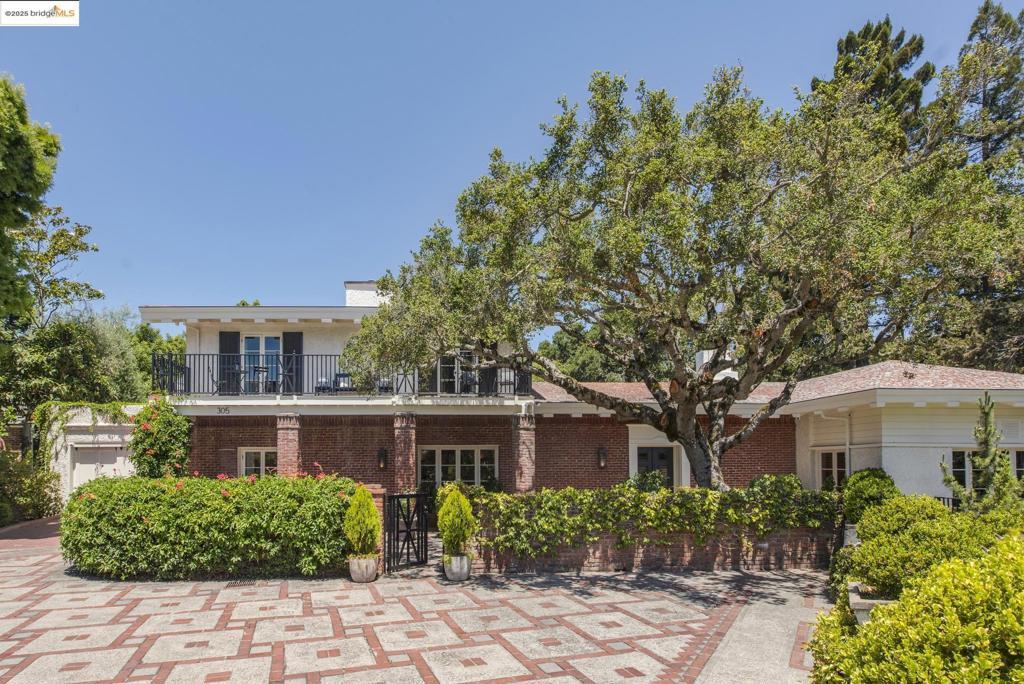 Property Photo: 305 The Uplands CA 94705