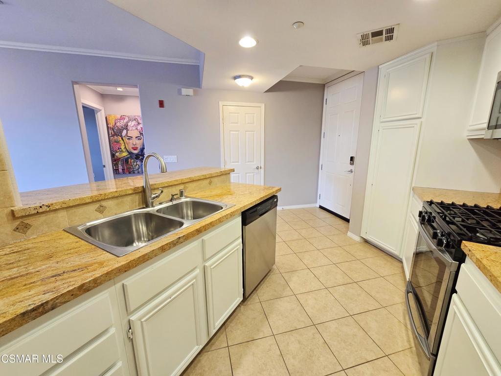 Property Photo:  259 Riverdale Court 252  CA 93012 