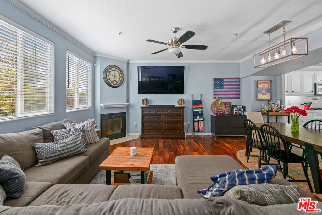 Property Photo:  222 W Imperial Avenue 3  CA 90245 