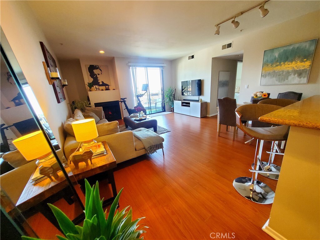 Property Photo: 7070 Hawthorn CA 90028