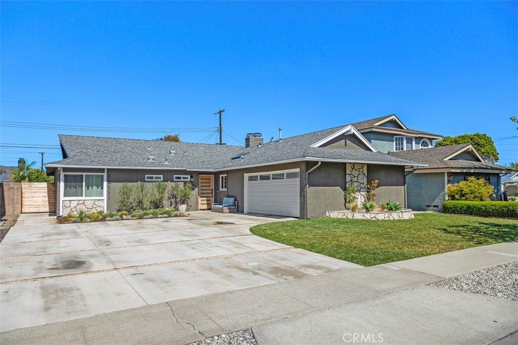 Property Photo: 16111 Birdie Lane CA 92649