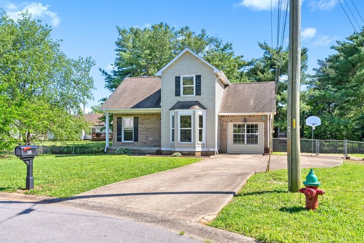 Property Photo: 902 Cimarron Ct TN 37042