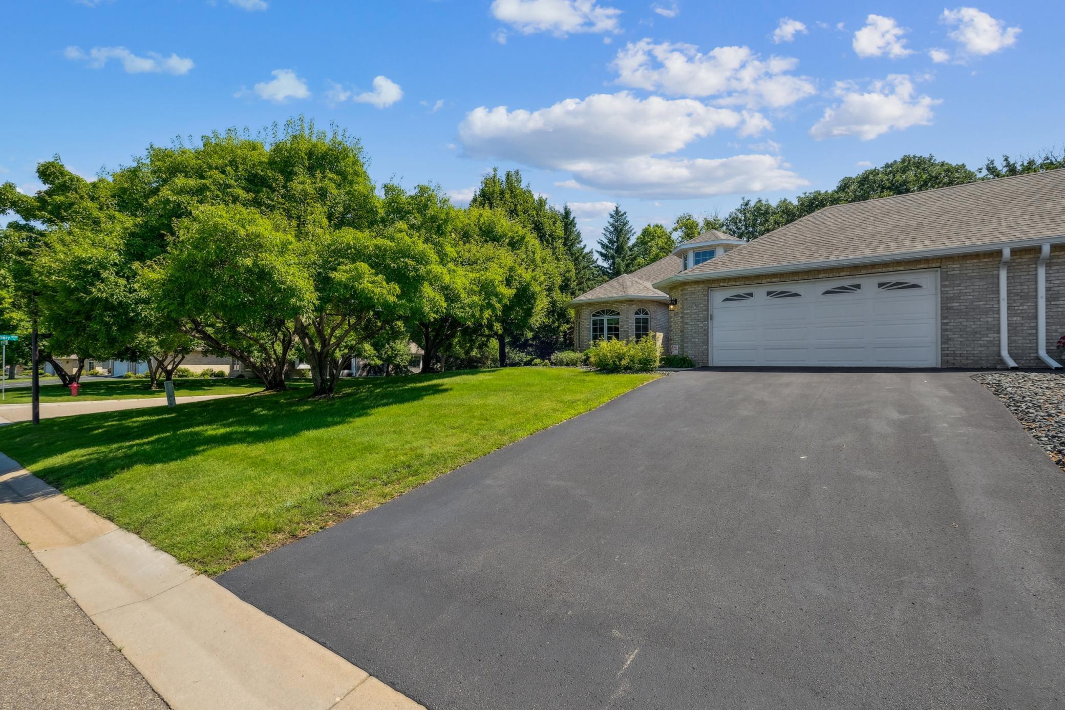 Property Photo:  10370 Eagle Pointe Trail  MN 55129 