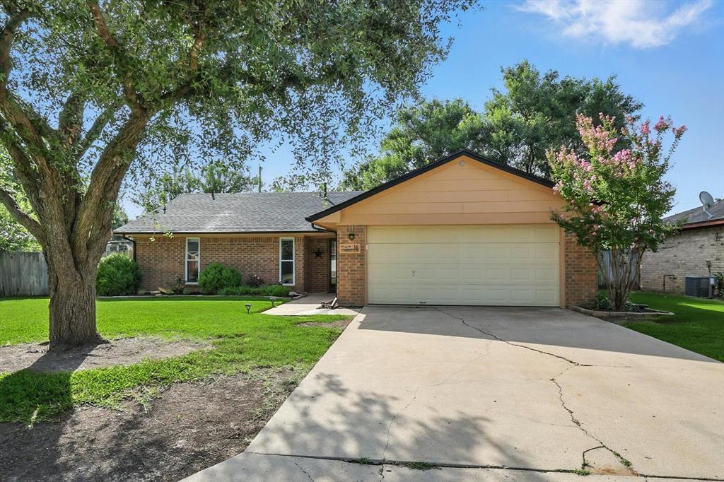 Property Photo: 16 Christi Lane TX 76249
