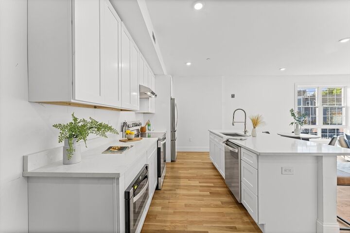 Property Photo: 272 Lincoln St 302 MA 01752
