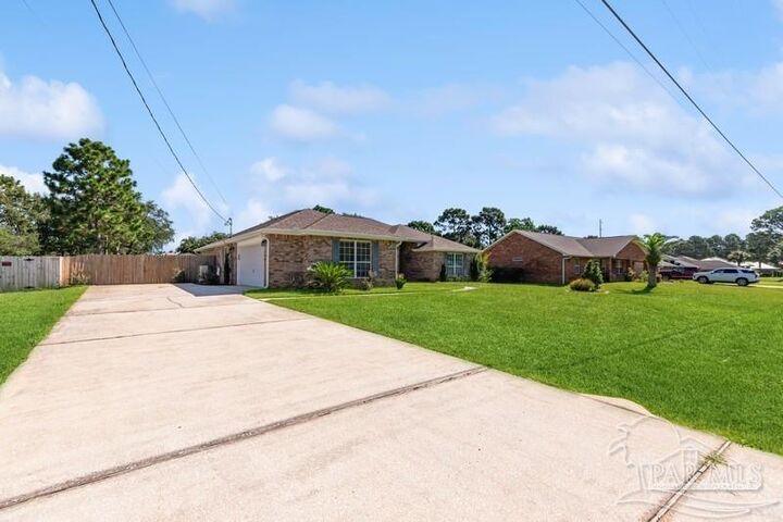 Property Photo:  6546 Bellingham St  FL 32566 