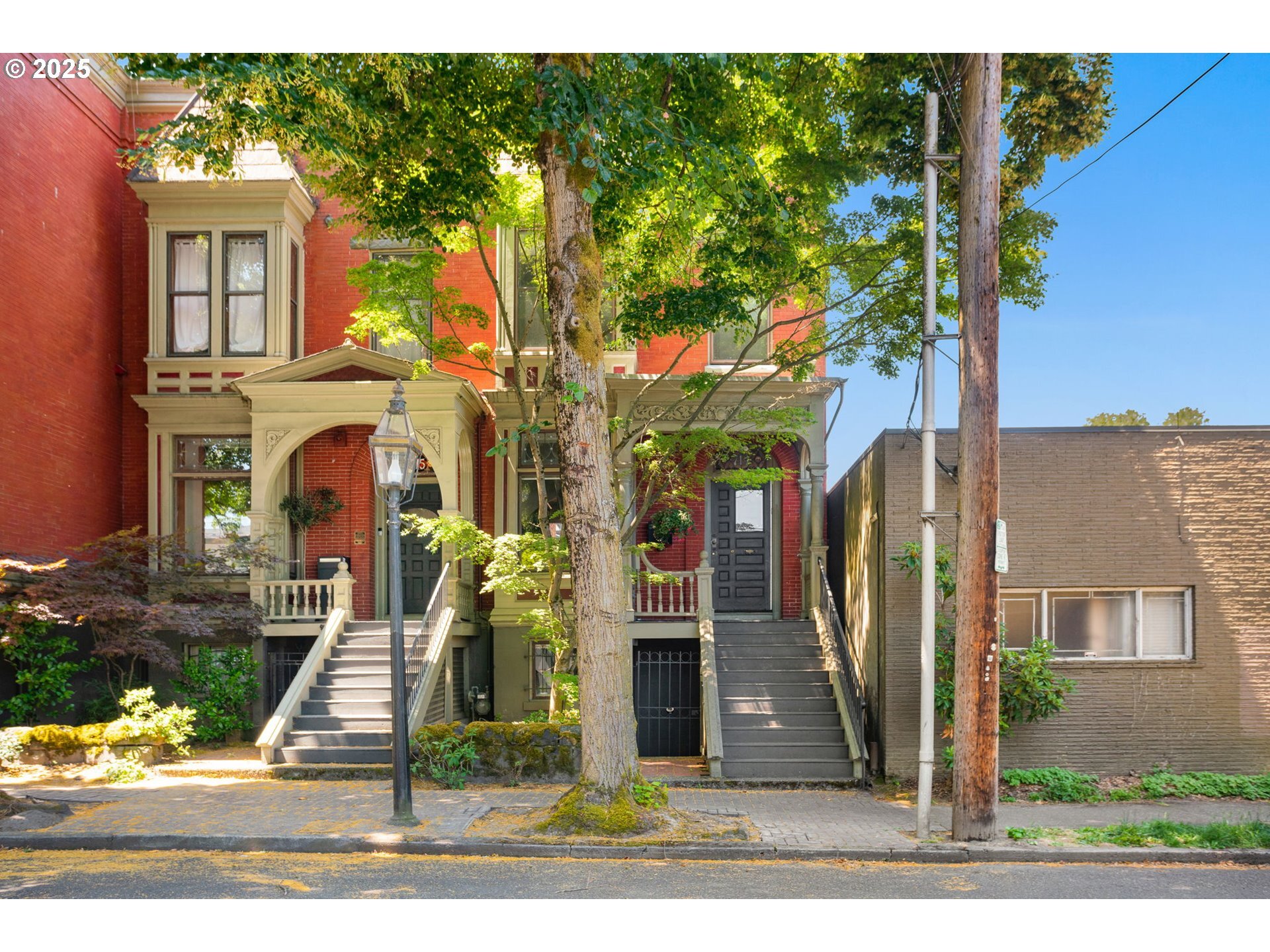 Property Photo: 719 NW 17th Ave OR 97209