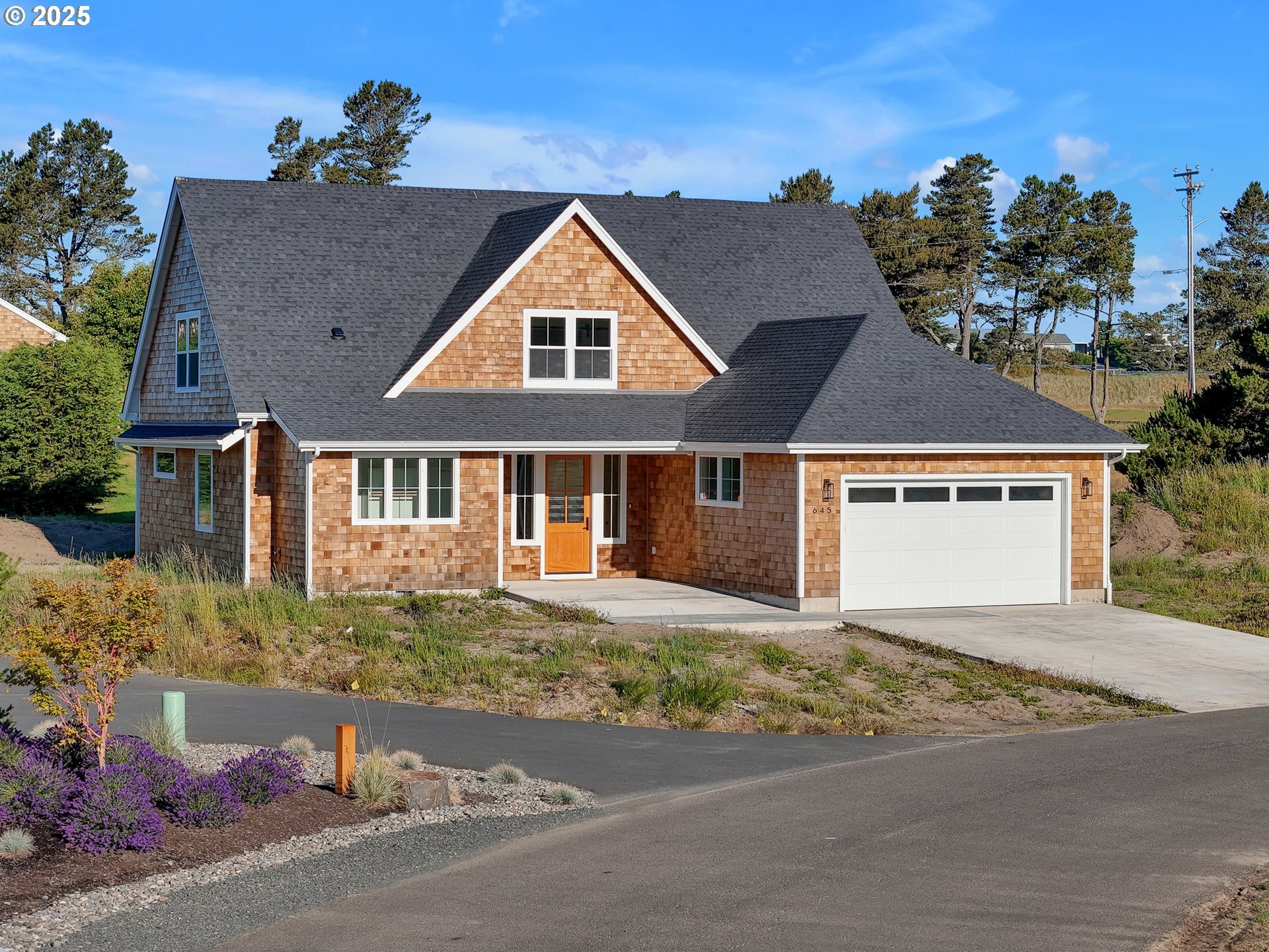 Property Photo: 645 Meadow Ln OR 97138