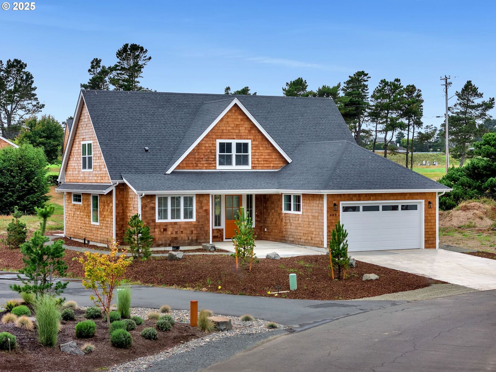 Property Photo: 645 Meadow Ln OR 97138