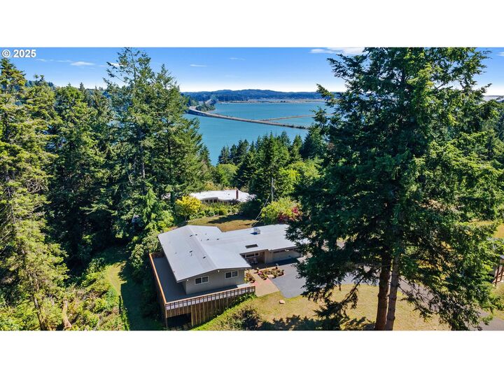 Property Photo: 67315 Fern Ln OR 97459